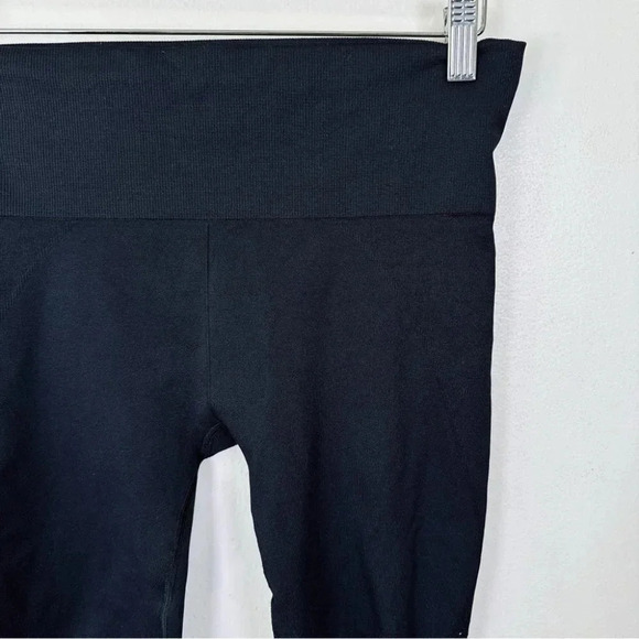 Athleta Breakthrough  Laser Cut Black Capri - Picture 5 of 15